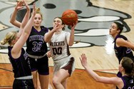 Maycee Yanoski’s 16 points helps Mechanicsburg girls hoops past Ephrata